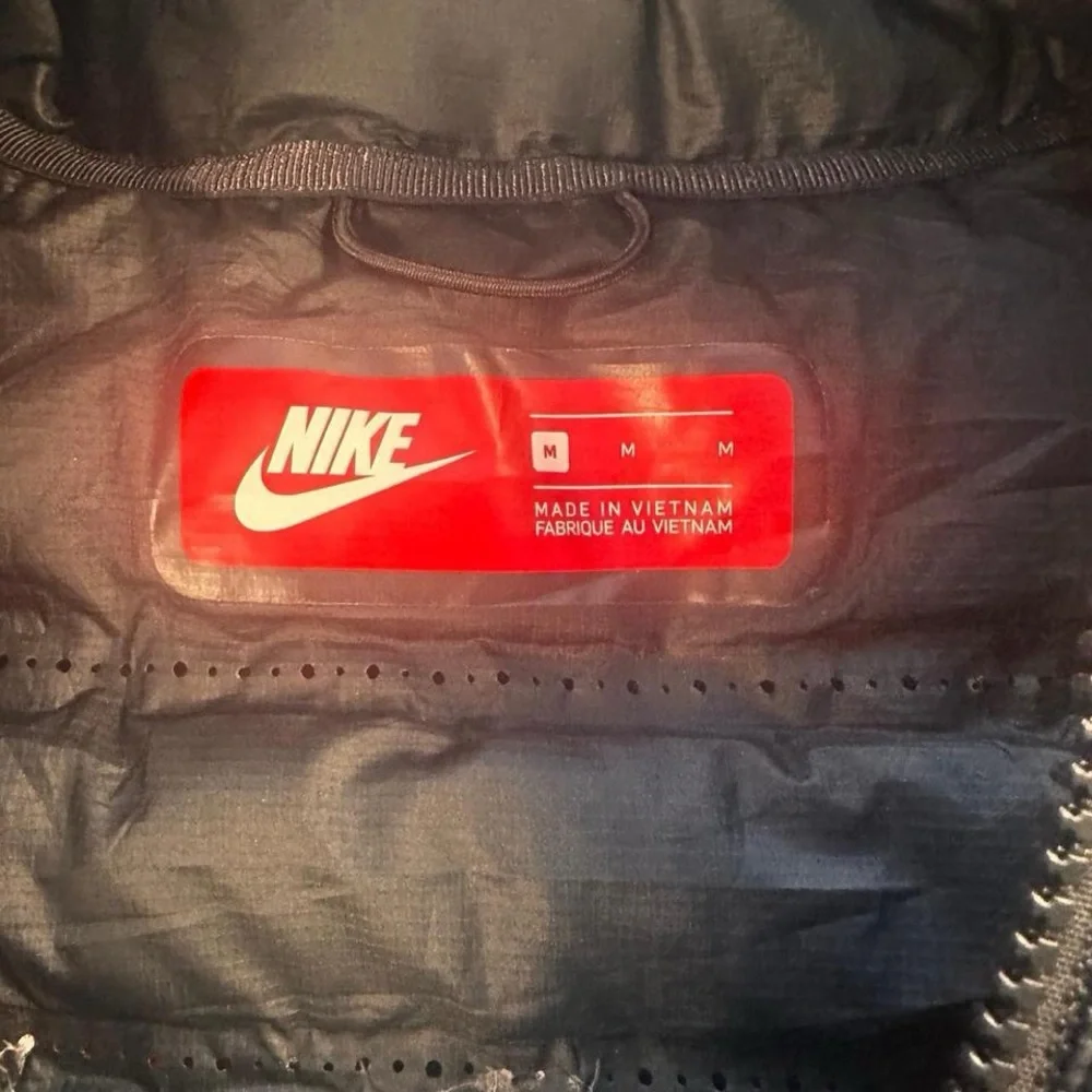 Nike Tech Women’s Aeroloft Down Fill Hooded Black Parka‎ Jacket Size Medium